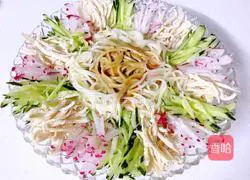 Illustration of how to make sesame chicken shredded cold noodles 11