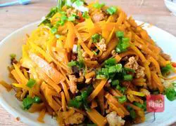 Illustration of how to make minced pumpkin shreds 13