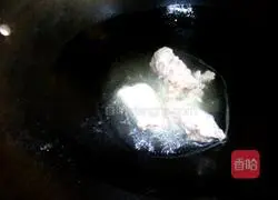 Illustration of how to cook braised short ribs with plum and chestnuts 6