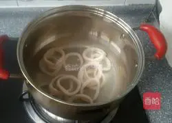 Illustration of how to make squid rings 4