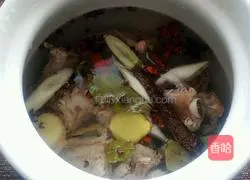 Illustration of Northeastern Sauerkraut Stewed Pork Ribs 3