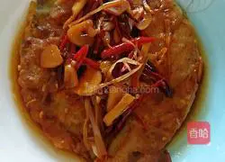 Illustration of how to cook yellow croaker in pot 13