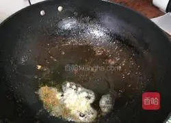 Illustration of how to make fried beef with onions 8