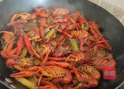 Illustration of how to make spicy crayfish 8