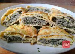 Illustration of how to make egg meat rolls 12