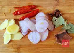 Illustration of how to cook pork ribs with fermented bean curd sauce 3