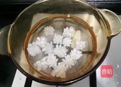 Illustration of how to make double pepper cuttlefish flowers 6