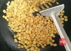 Illustration of how to make salt and pepper corn money 4