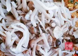 Illustration of how to make fried noodles with seafood, mushrooms and shredded pork 10