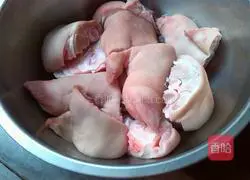 Illustration of how to make pork trotters with homemade sauce 1