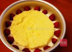 Strawberry yogurt mousse Illustration of Sri Lanka’s practice 4