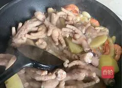 明Illustration of how to make shrimp and chicken feet stew 8