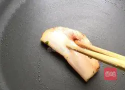 Illustration of how to make egg meat rolls 6