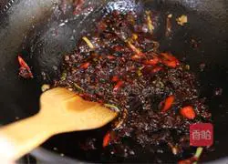 Illustration of how to make spicy squid hot pot 6