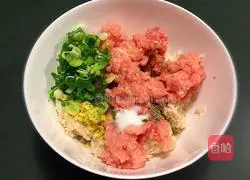 Illustration of how to make lotus root and pearl meatballs 2 