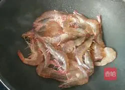 Illustration of how to make tomato sauce prawns 5