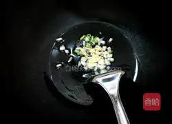 Illustration of how to stir-fry eggplant shreds 3