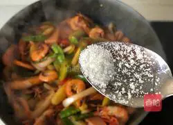 Fragrant Illustration of how to make spicy dry pot shrimp 11