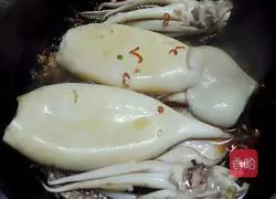 Illustration of how to make Maggi squid tube 9