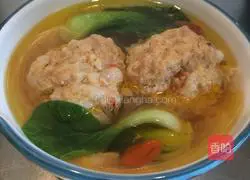 Illustration of how to make lion head with steamed crab meat in chicken soup 5