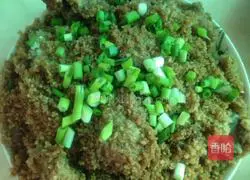 Illustration of how to steam pork ribs with potato flour 8