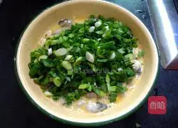 Recipe for stir-fried oysters with green garlic Illustration 8