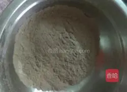 Illustration of how to make chocolate cream cake roll 2