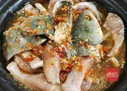 Illustration of how to make grass carp in casserole 8