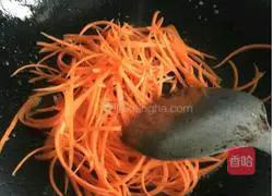 Illustration of how to make fried pork with shredded radish 4