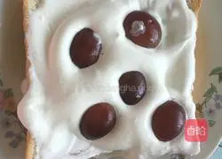 Illustration of how to make toast cream cake 4