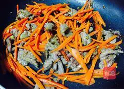 Illustration of how to make beef and carrot pasta 9