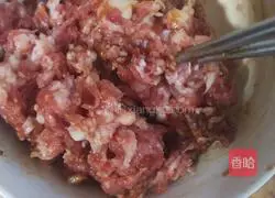 Illustration of how to make cabbage meat rolls 1