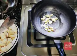 Illustration of how to cook grass carp and taro 2