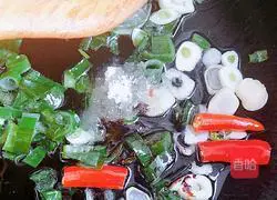 Illustration of how to make stewed chicken nuggets with dried mushrooms 11