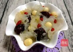 Illustration of how to make red dates, white fungus and lotus seed soup 8