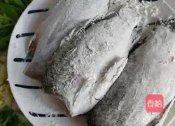 Illustration of how to make barbecue-flavored braised fish 3