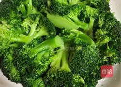 Illustration of how to cook garlic meat with broccoli 4