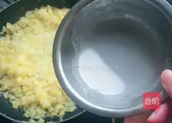 Illustration of how to make simple apple pie in air fryer 5