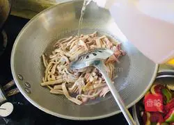 Illustration of how to make shredded squid with pickled pepper 4