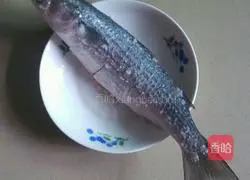 Illustration of how to make boiled fish with enoki mushrooms 1