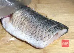 Illustration of how to cook grass carp segments 1
