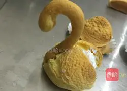 Illustration of how to make swan puff 11