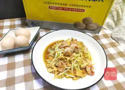 Illustration of how to make fried eggs with shrimps and chives 7