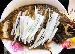 Illustration of how to make steamed golden sole 10