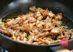 Illustration of how to make fried meat with garlic moss 5