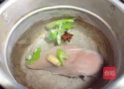 Illustration of how to make sesame chicken shredded cold noodles 1