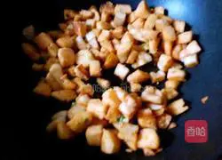 Illustration of how to stir-fry diced steamed buns with tomato sauce 10