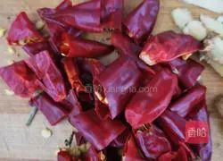 Illustration of how to make spicy herring chunks 3