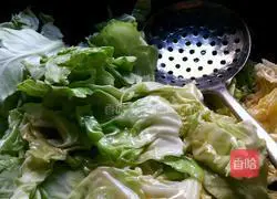 Illustration of how to make stir-fried shredded cabbage 3
