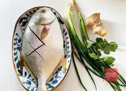 Illustration of how to make steamed golden pomfret 1